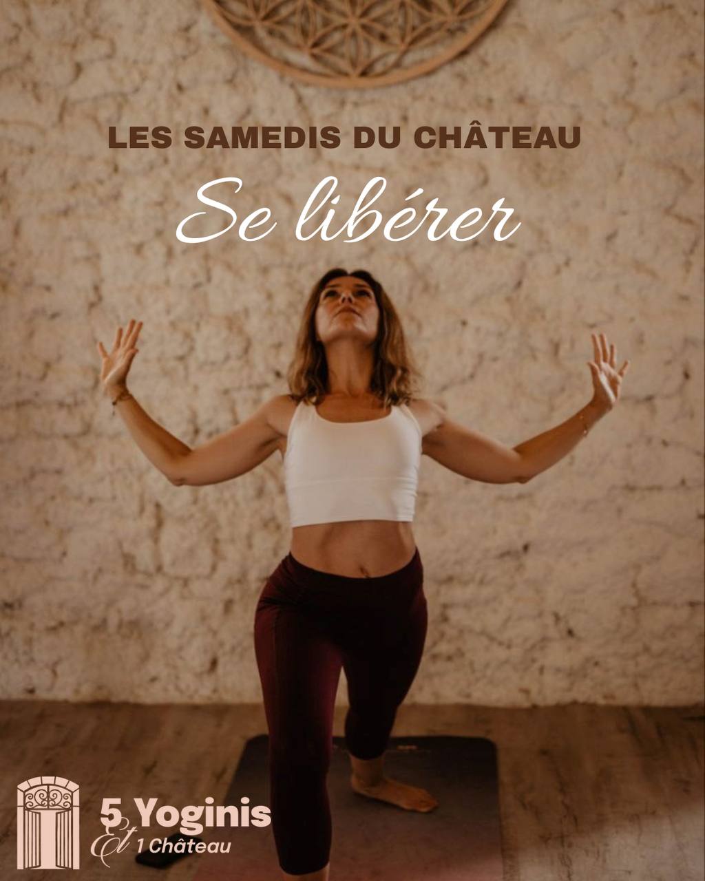 Yogini effectuant une posture de guerrier, annonçant 'Les Samedis du Château : Se libérer' et '5 Yoginis & 1 Château'.